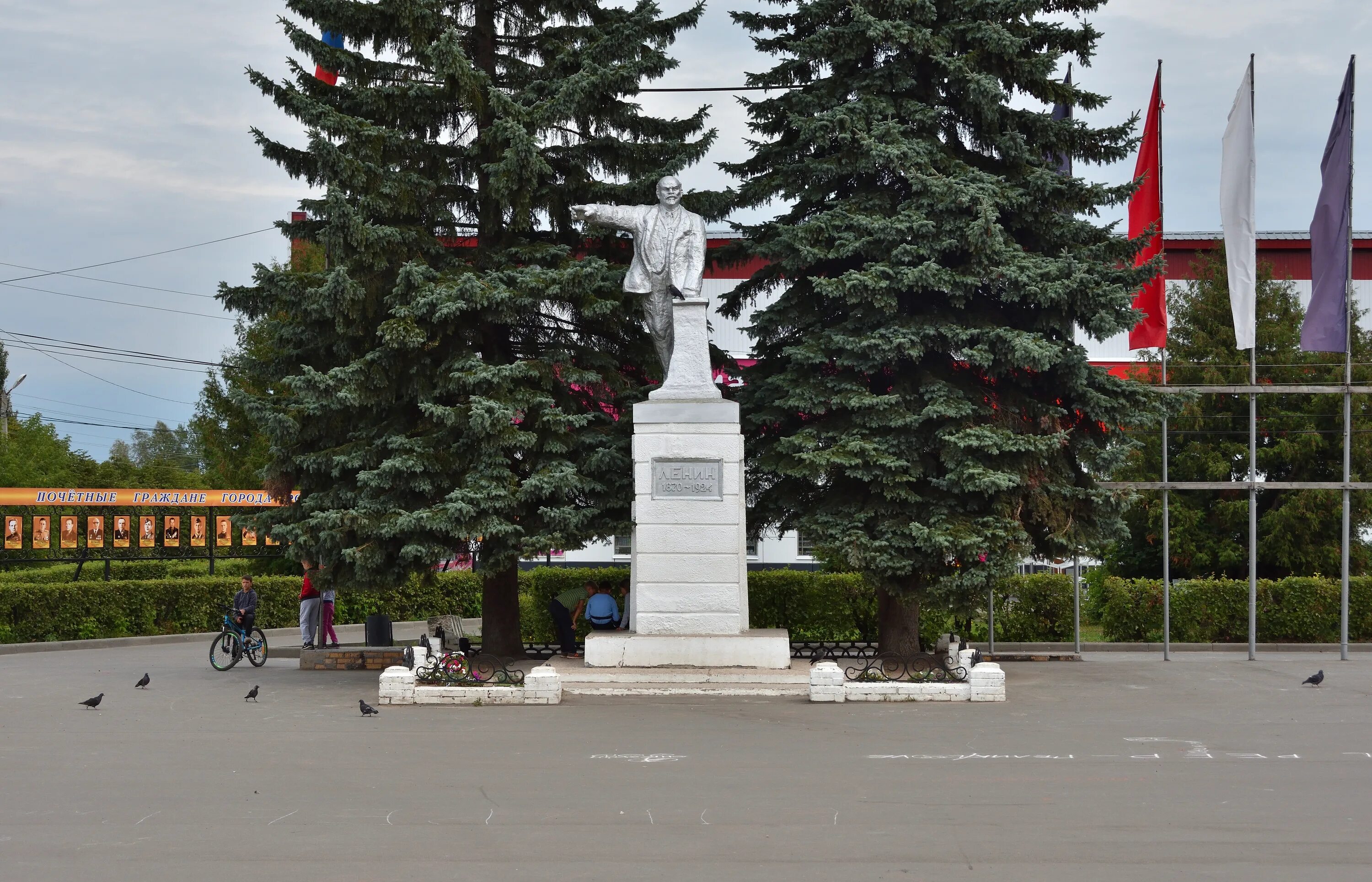 Родники площадь. Площадь Родники Ивановская область. Город Родники Ивановская область памятник. Памятник Ленина Родники Ивановская область. Достопримечательности города Родники Ивановской области.