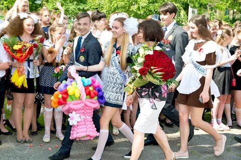 Первоклассники на последнем звонке 11 класс