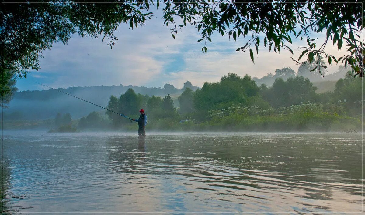 рыбаки на зорьке. река утра рыбалка. река утра рыбалка. река утра рыбалка. удочка на берегу озера.