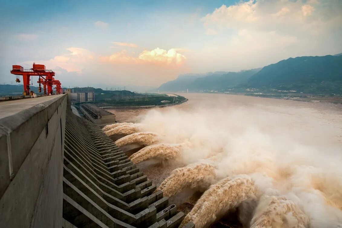 Китайская дамба. Плотина три ущелья. ГЭС три ущелья Китай. ГЭС на Янцзы. Плотина Сянцзяба.