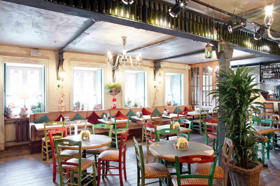 Ресторан улей на маяковской москва. Траттория на маяковской. Траттория венеция москва. Ресторан траттория венеция москва. Траттория венеция москва столешников переулок.