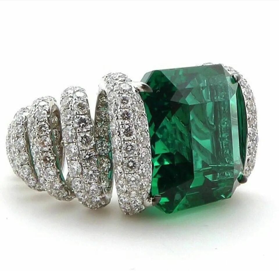 Изумруд Chopard. Кольцо с изумрудом 3010083 Диамант. Royal Emerald кольцо с изумрудом. Даймонд золото изумруд.