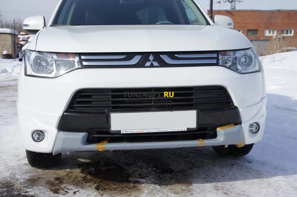 Накладка переднего бампера Mitsubishi Outlander 3. Mitsubishi Outlander 2013 накладки на передний бампер. Mitsubishi Outlander 3 накладки на бампер. Outlander 3 2013 накладка на передний бампер.