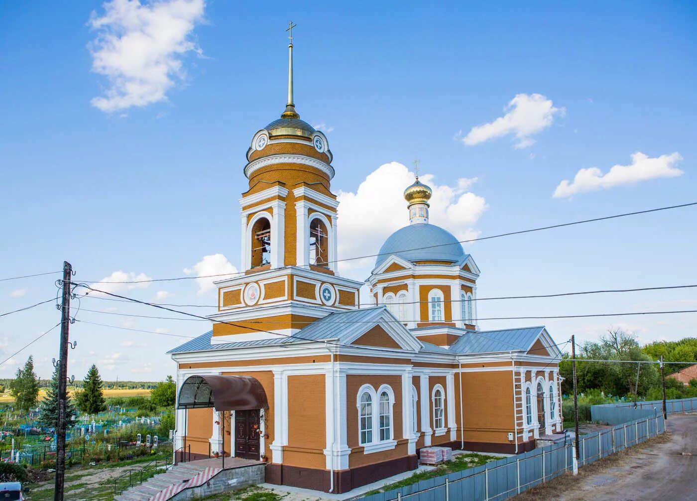 Беловский район село. Храм Покрова Пресвятой Богородицы Курская область. Бобрава Курская область Беловский район. Храм Покров Пресвятой Богородицы в селе Покров. Покровский храм Бобрава.