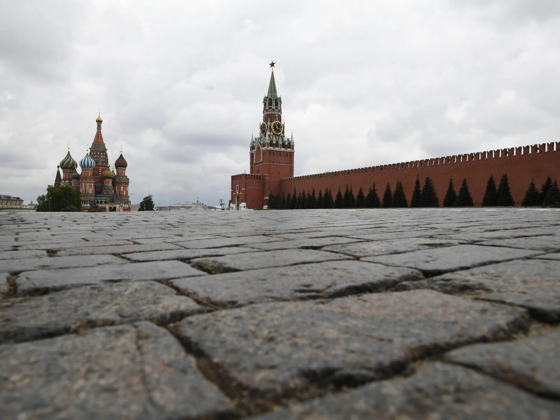 Кремль стреляли. Гранитовая брусчатка на красной площади. Брусчатка Кремль. Красная площадь. Брусчатка площадь.