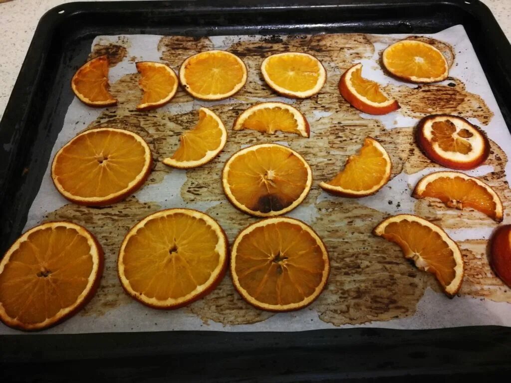 Печеные апельсины. Украшение торта апельсинами. Сушеные апельсины в духовке. Украшения из цитрусовых. Украшение торта сушеными апельсинами.