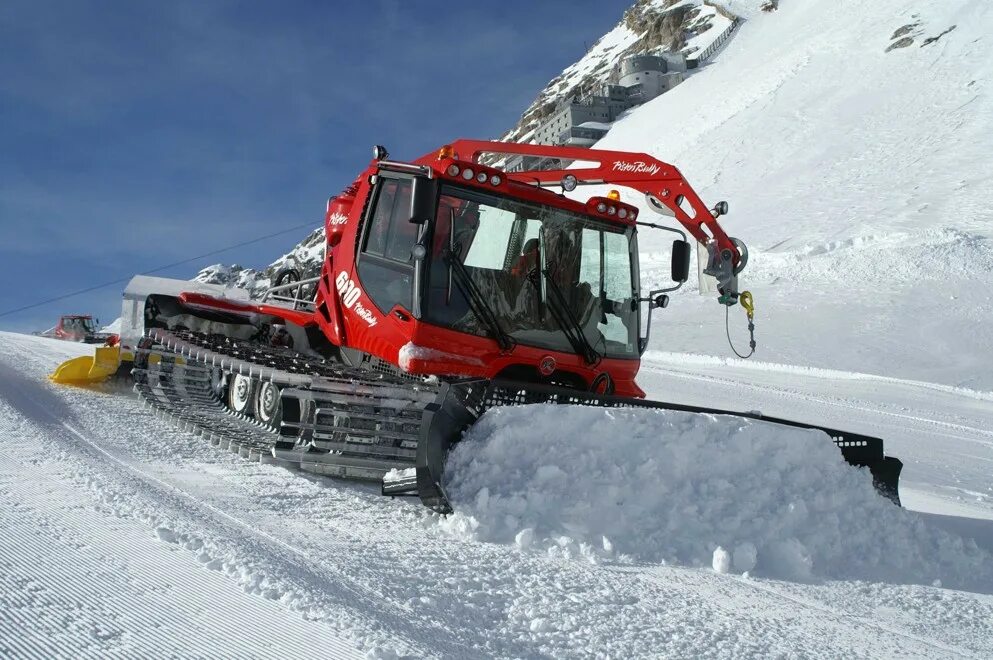 Pb 400 ратрак. Бульдозер горнолыжных трасс. Ратрак pistenbully pb 270ds. Снегоуплотнительная машина pisten bully 400. Ратрак на эльбрусе.