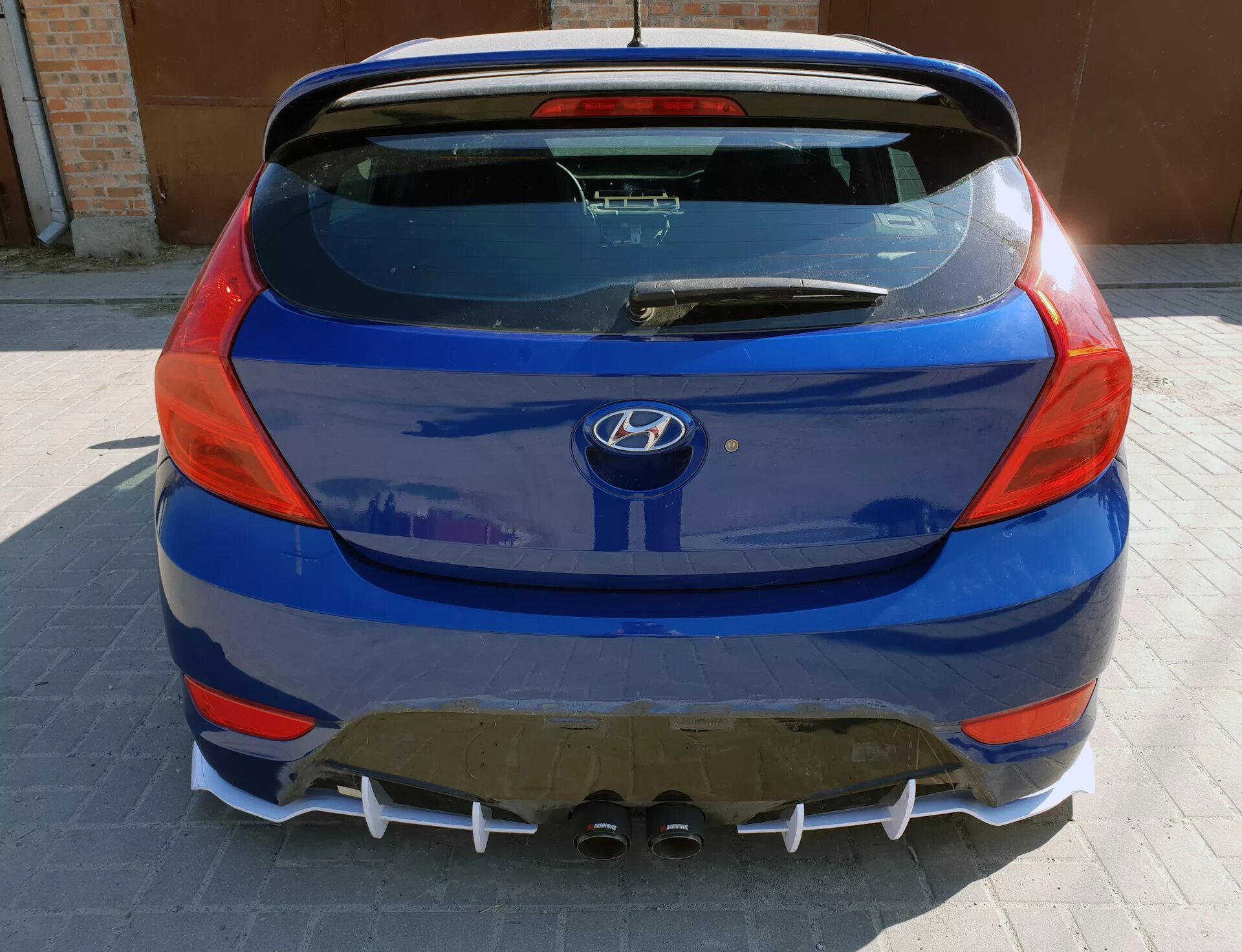Задний бампер хендай солярис 2013. Hyundai solaris 2013 хэтчбек бампер. бампер хендай солярис 2012. диффузор сплиттер на солярис хэтчбек 2016. задний сплиттер на солярис хэтчбек.