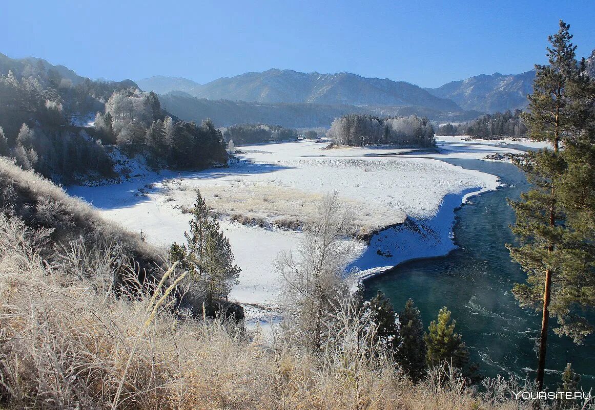 Горы алтай чемал весна. Горный алтай в апреле. Маральник алтай озеро ая. Горный алтай маральник весна. Апрель в горном алтае.