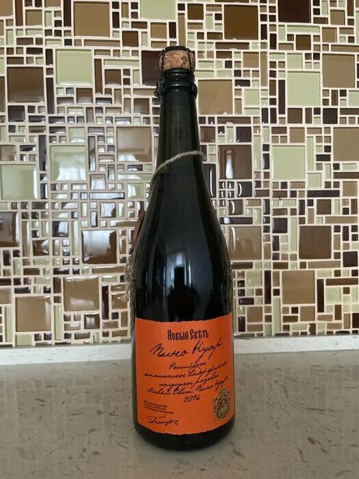 Шампанское новый свет пино нуар брют. Новый свет пино. Брют пюнонуар новый свет. Крымское шампанское новый свет пино нуар. Новый свет пино.