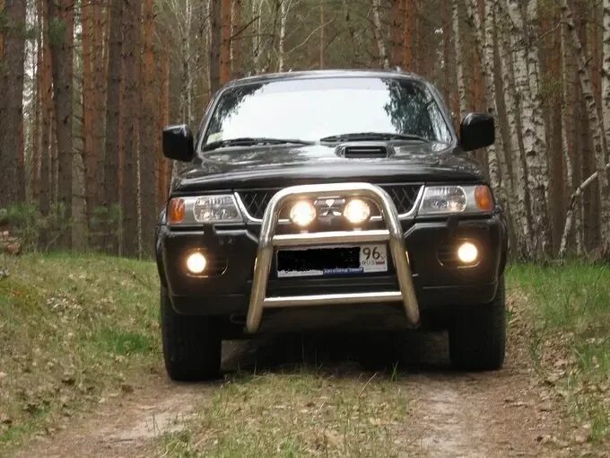 Pajero sport 2006. Кенгурятник Мицубиси Паджеро спорт 1. Паджеро спорт 2006. Mitsubishi Pajero Sport 1998 кенгурятник. Митсубиси Паджеро спорт 1.