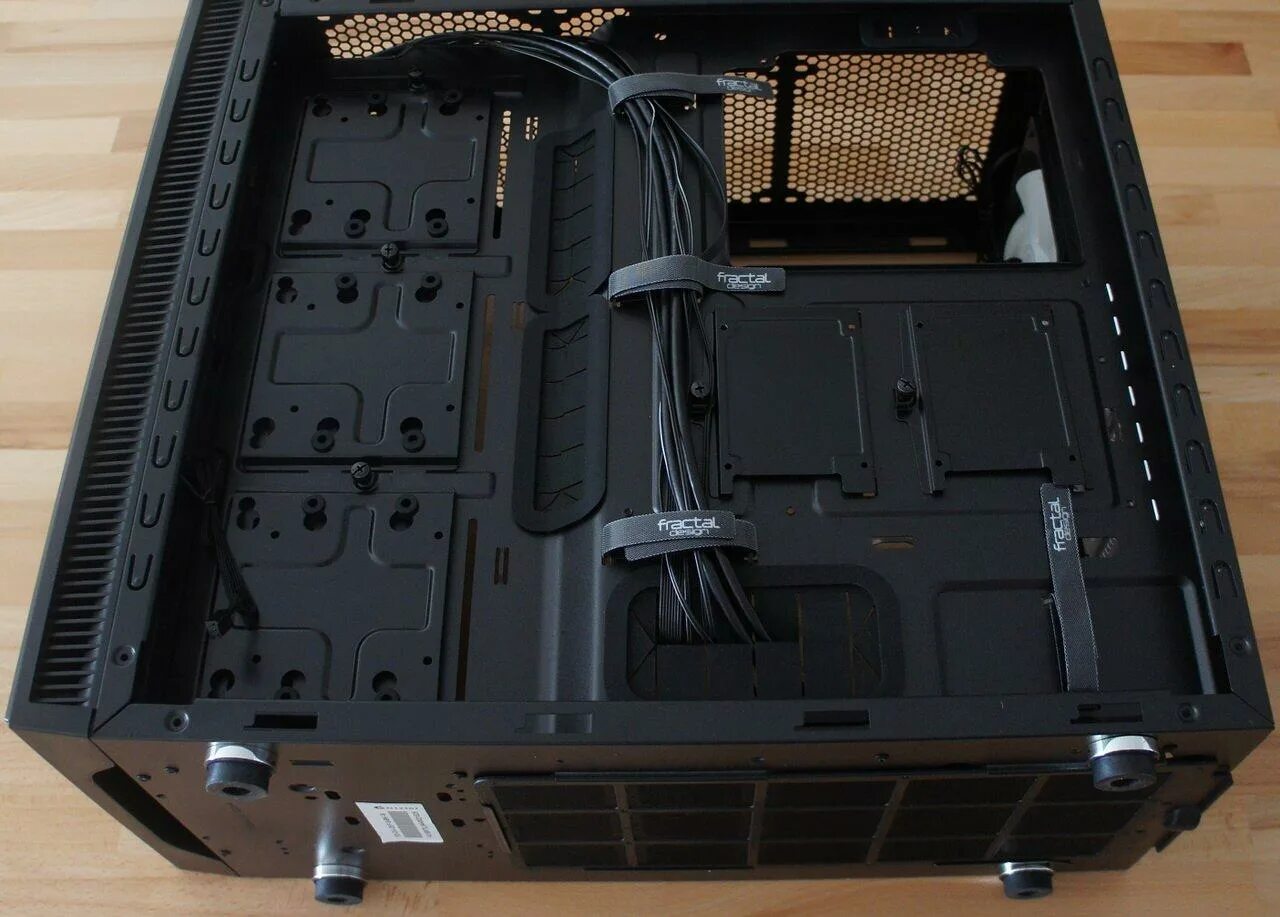 Fractal design air. Fractal design node 804 моддинг. fractal design define лоток hdd. fractal design ridge. корзина для hdd fractal design 804.
