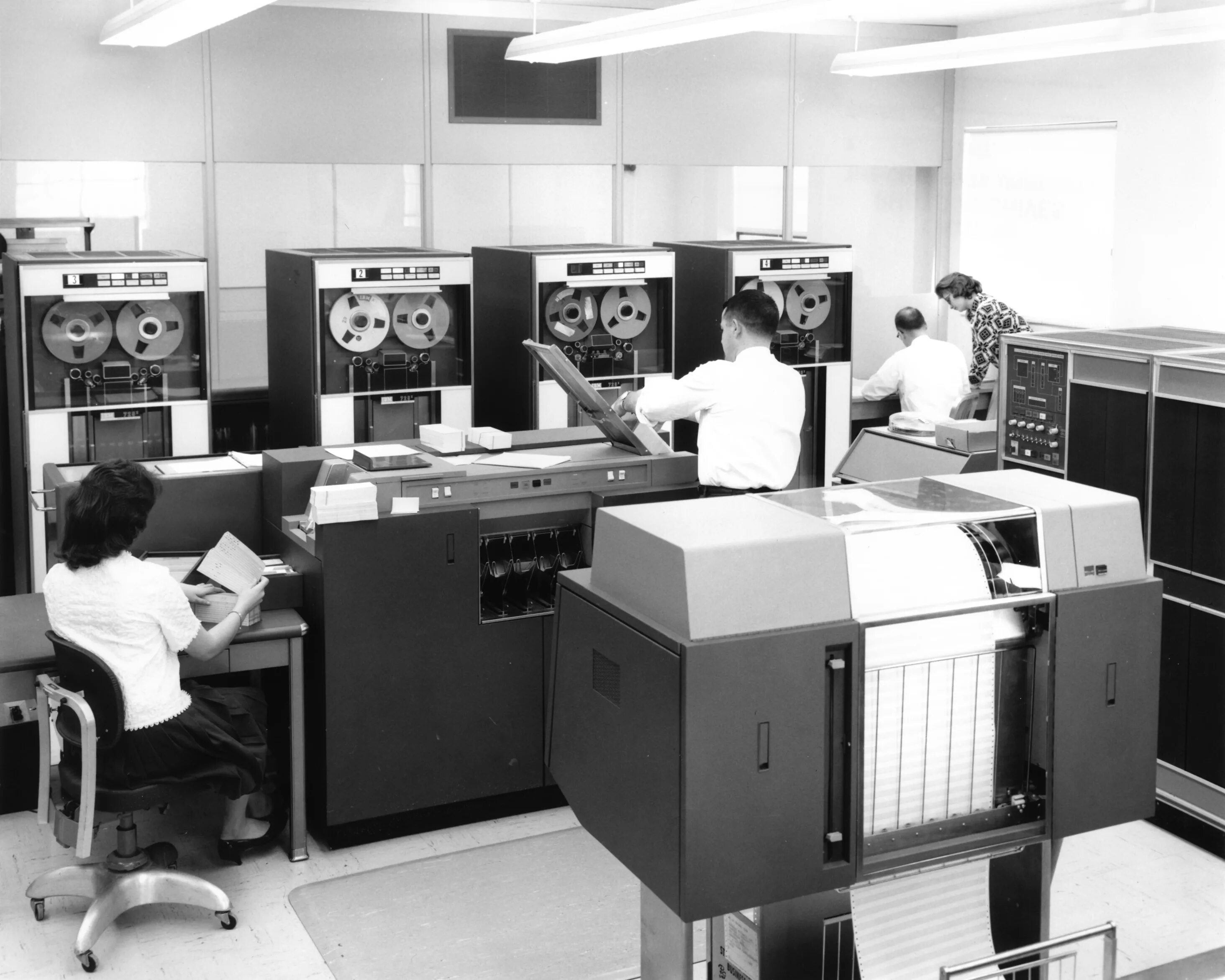 Ibm характеристики. IBM 2 поколения. IBM 3 поколение. 2е поколение ЭВМ. ЭВМ 2-ОГО поколения (транзисторные ЭВМ).
