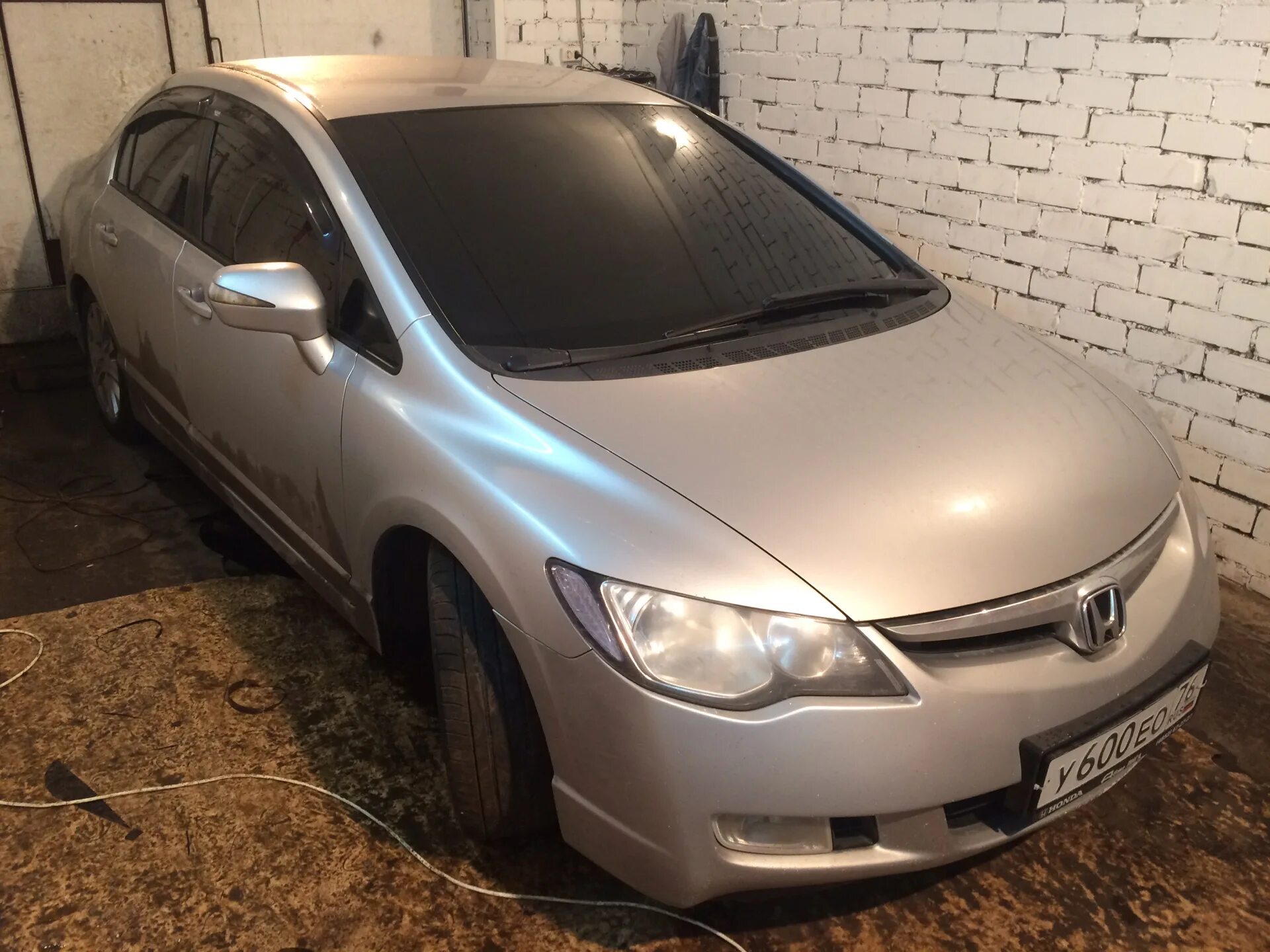 Тонировка хонда. Хонда Цивик 4д серебристый. Honda Civic 2008 4d серебристый. Honda Civic 4d серый. Honda Civic 4d тонированный.