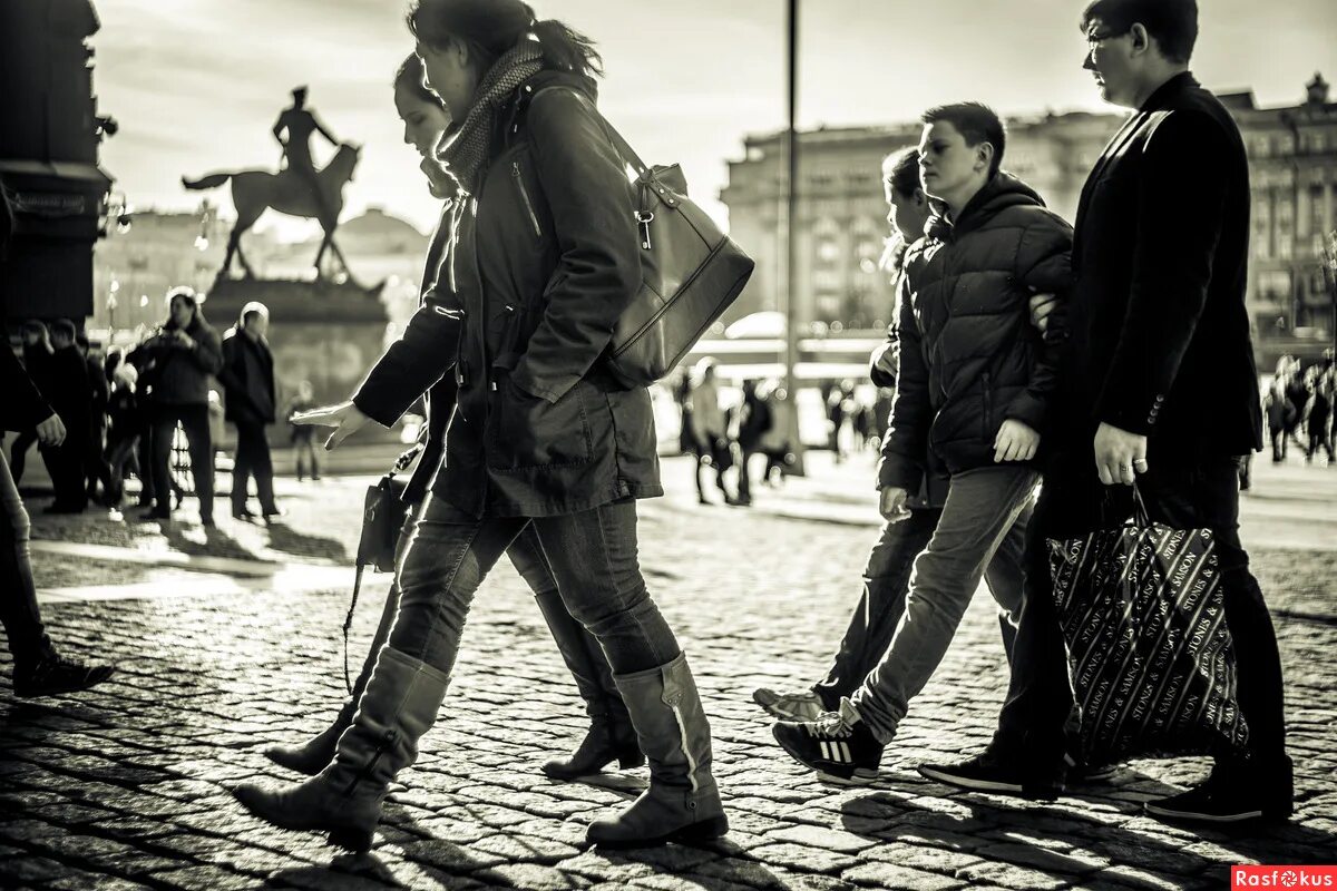 Social only. Уличный фотограф Москва. Уличная фотография Москва. Стрит фотография в Москве. Стрит фото Россия.