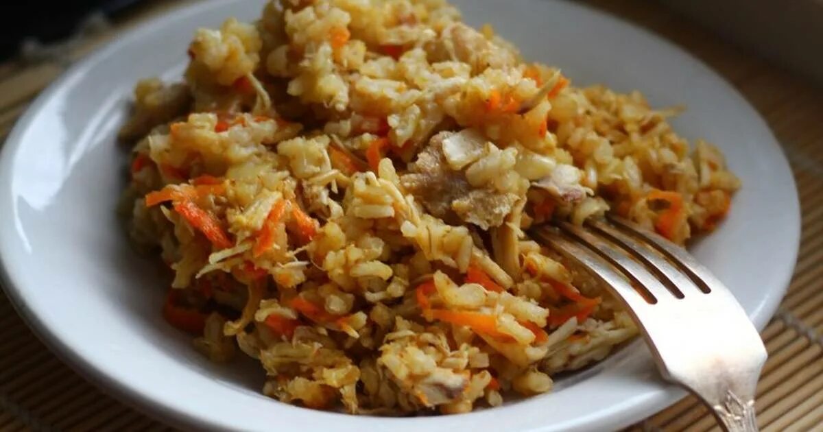 Красный рис вареный. Рисовый плов. Жареный рис (fried rice). Плов из бурого риса с говядиной. Риштя плов.