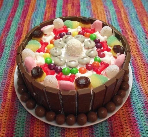 торт из коржей. украшение домашнего торта. тортик из покупных коржей. торт из бисквитных коржей. тортик из покупных бисквитных коржей.