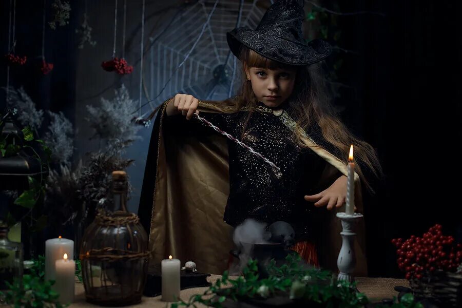 Имя маленькой ведьмы 7. Маленькая ведьма. Маленькая колдунья. Маленькая ведьма фото. Маленькая волшебница.
