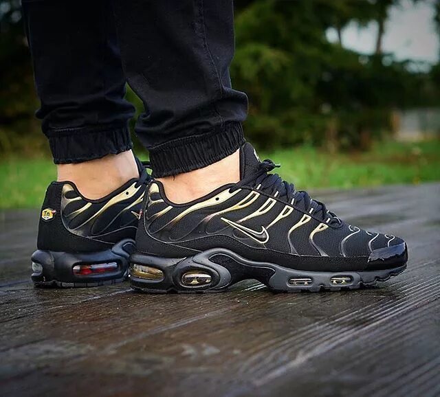 Нав тн. Nike Air Max TN Plus. Nike Air Max TN Plus черные. Nike Air Max TN Plus 3 Black. Nike Air Max TN Black.