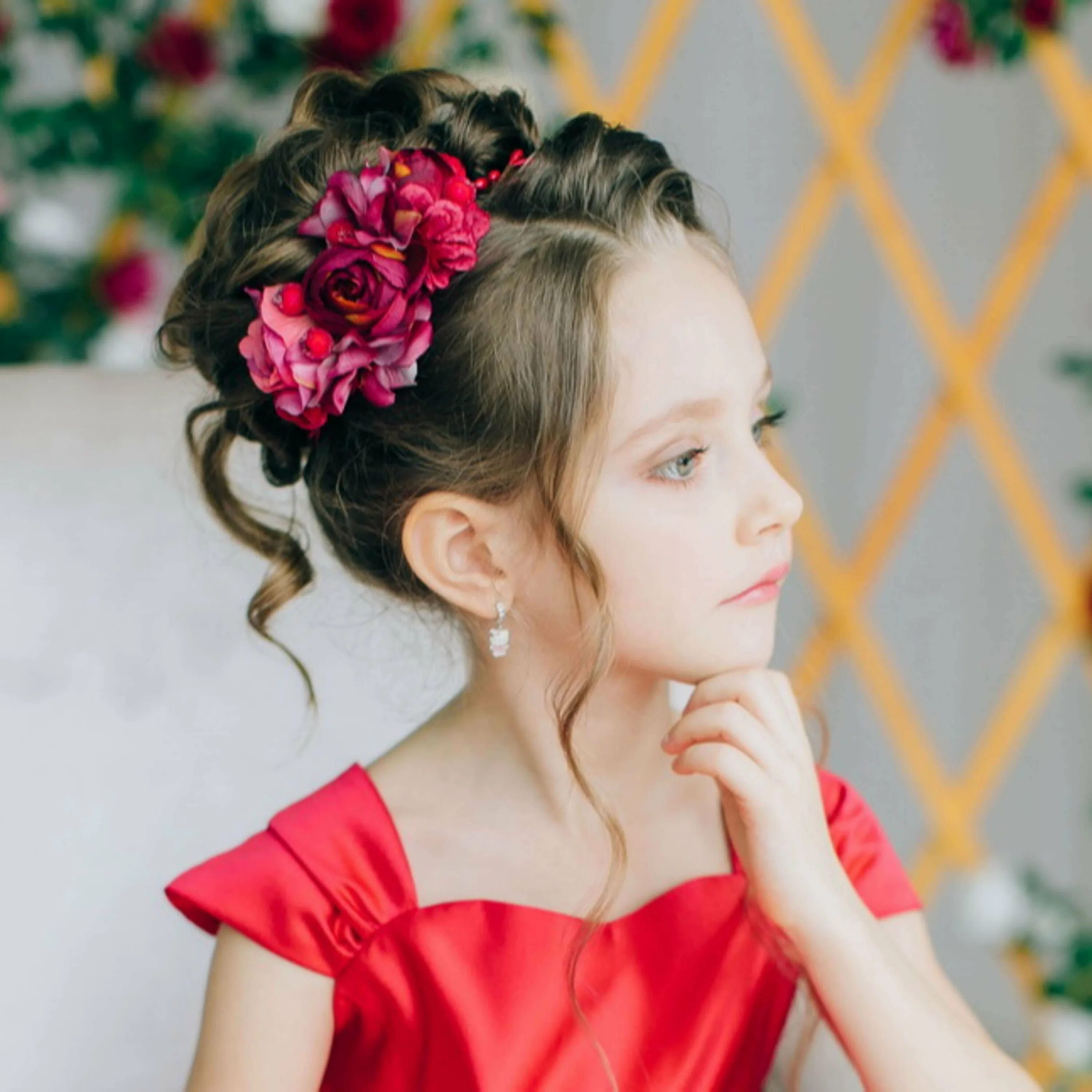 Прическа на утренник девочке 5 лет. Красивые причёски для девочек. Прическа на утренник девочке 5 лет. Причёски для детей девочек. Прическа на утренник девочке 5 лет.