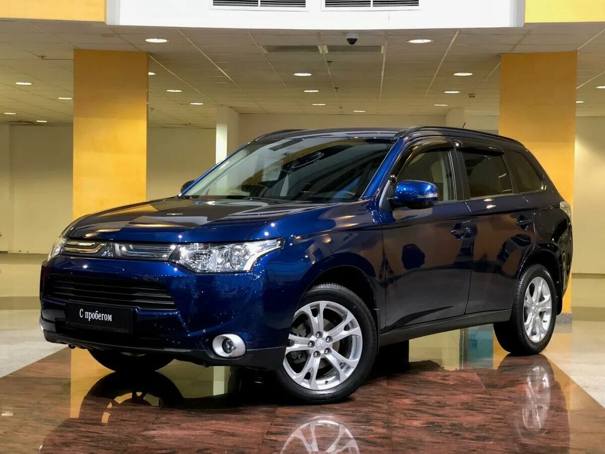 Аутлендер 3 года выпуска. Митсубиси Аутлендер 3. Mitsubishi Outlander 2013. Мицубиси Аутлендер 2013. Митсубиши Аутлендер 2013.