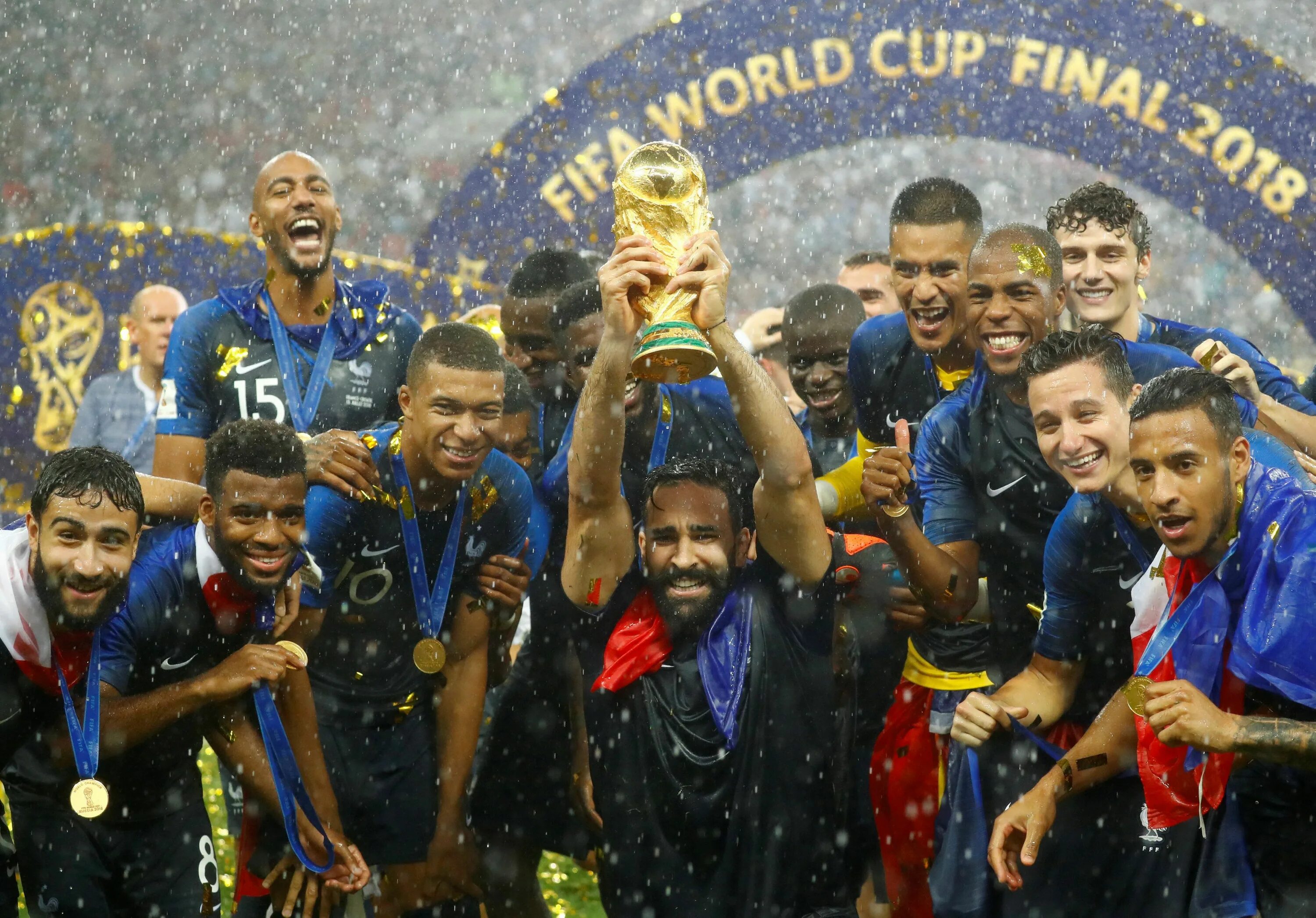 Франция чемпион какого года. World Cup 2018 Champions. France World Cup. France win World Cup. Трофей чемпиона Франции по футболу.