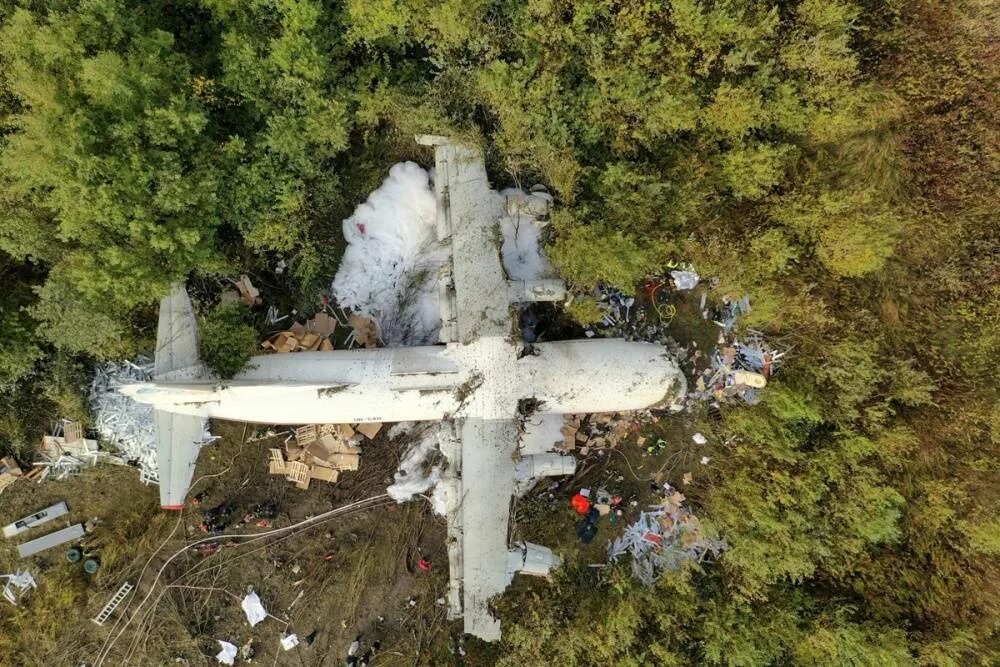 Покажи упавший самолет. Ан 12 андреаполь катастрофа. авиакатастрофа самолета ан 12. ан-24 самолет авиакатастрофа.