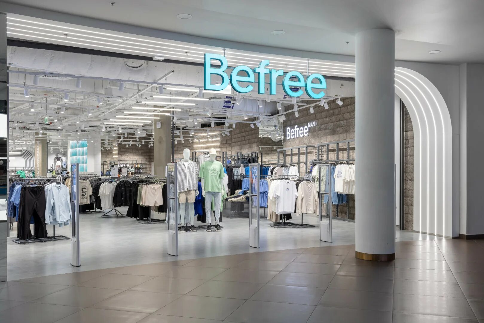 Befree бренд одежды. Бифри в авиапарке. бифри галерея. открытие befree галерея спб 2025. открытие befree галерея спб.