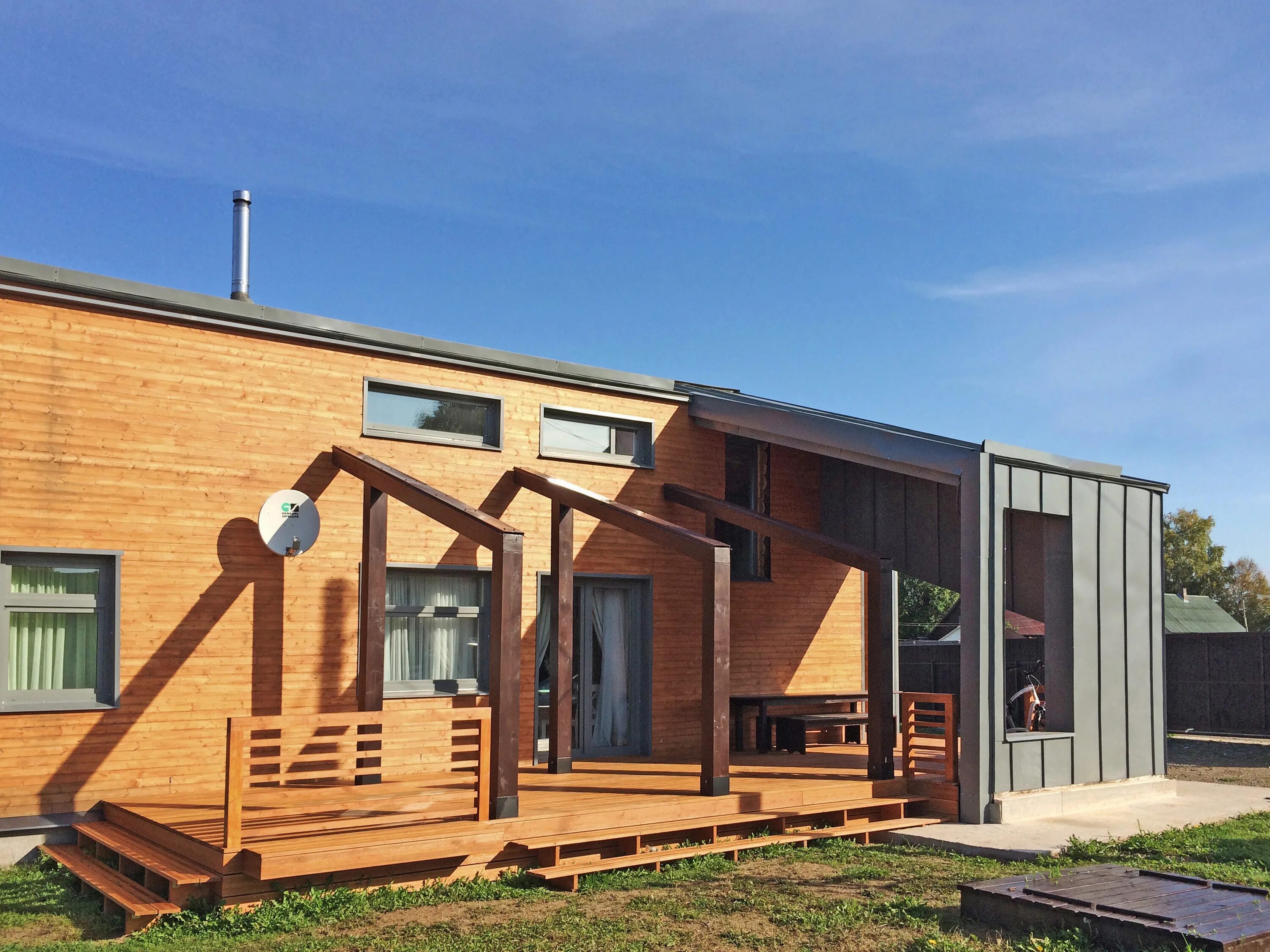 Черный дом в литве. Таунхаусы современные. Жилая архитектура. 3d max экстерьер. Модерна компания.