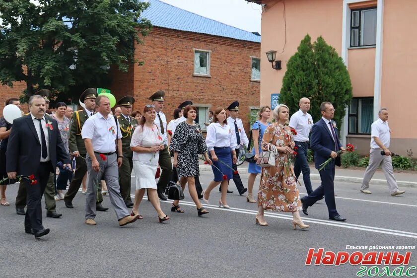 Балалайка-контрабас. Ельск город. Ельск город. Старый ельск. Сайт народный голос ельск.
