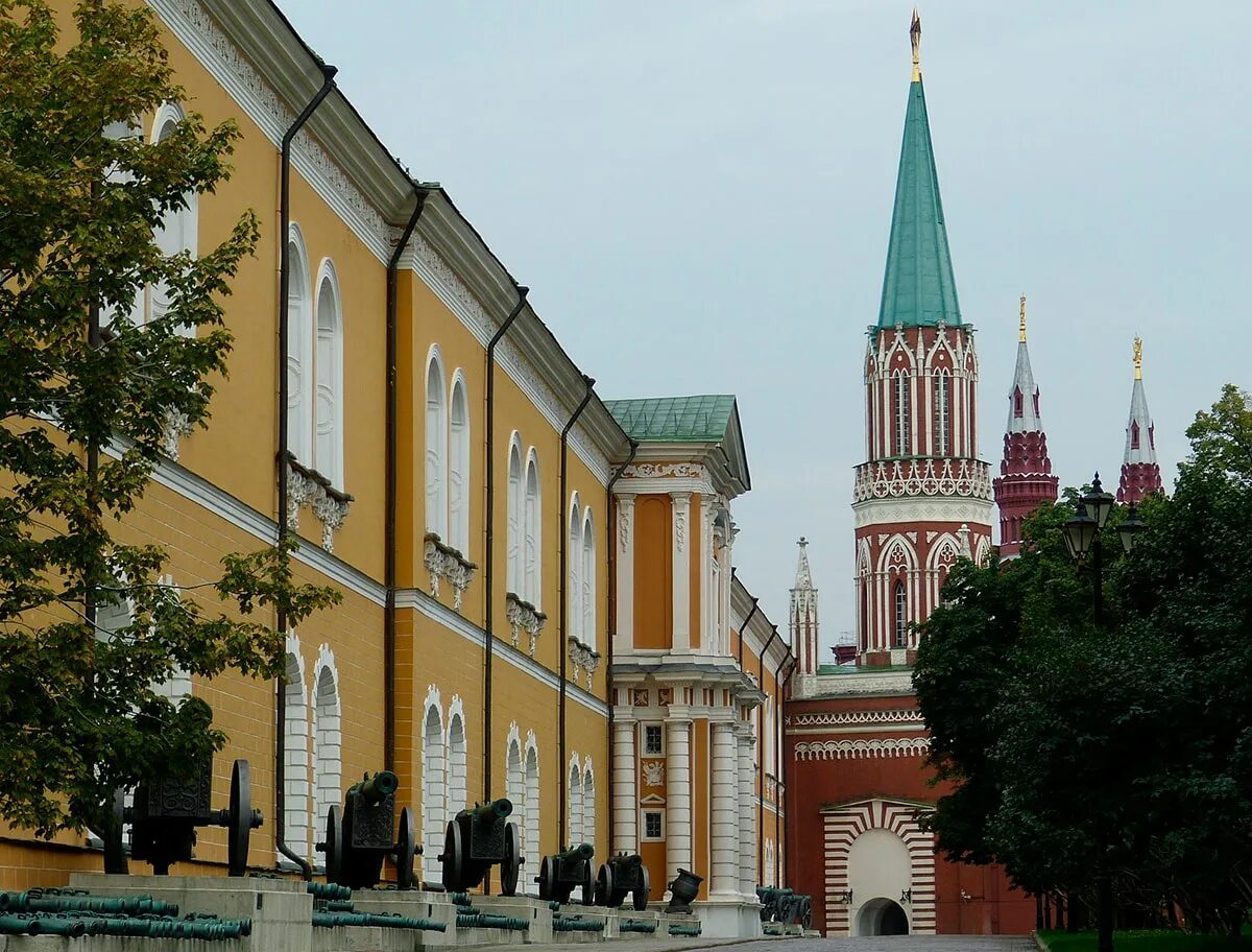 Арсенал московского кремля московский кремль. Арсенал Цейхгауз Московского Кремля. Арсенал Московского Кремля Чоглоков. Арсенал Московского Кремля Архитектор.