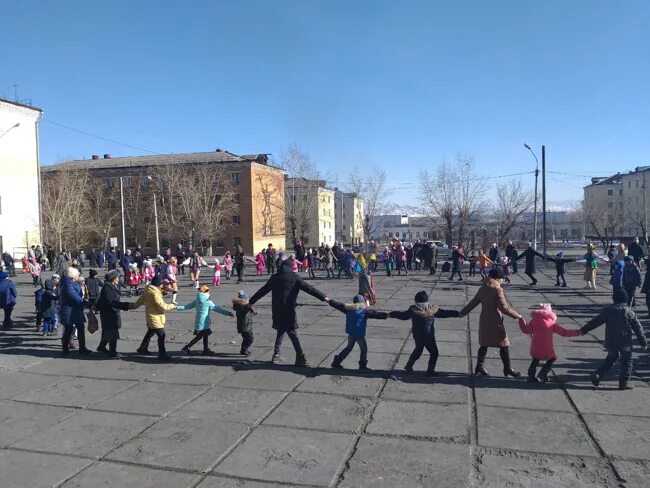 Ак довурак город. Администрация АК-Довурак. Ночной город АК-Довурак. Аллея славы в г. АК-Довурак.