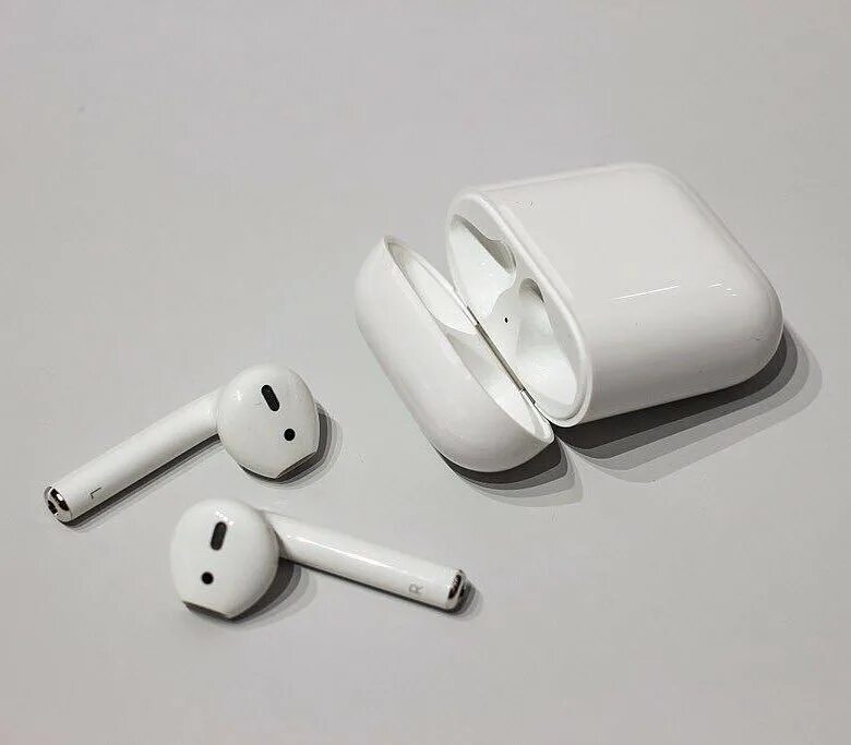 Последние наушники от apple. Apple AIRPODS 2. Наушники эирподс 1. Iphone AIRPODS 2. Наушники беспроводные айрподс 2.