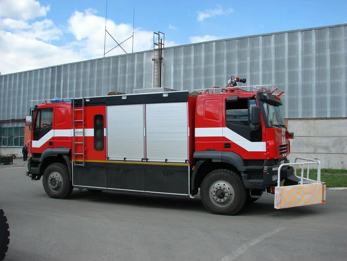Пожарный аварийно спасательный автомобиль Ивеко. Пожарная машина Ивеко Дейли. Пожарная машина Ивеко АМТ 40 ВР. Iveco AMT пожарная.