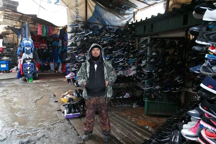 Барахолка новосибирск. Торговый центр восток новосибирск. Новосибирская барахолка. Гусинобродский рынок новосибирск. Вещевой рынок в новосибирске.