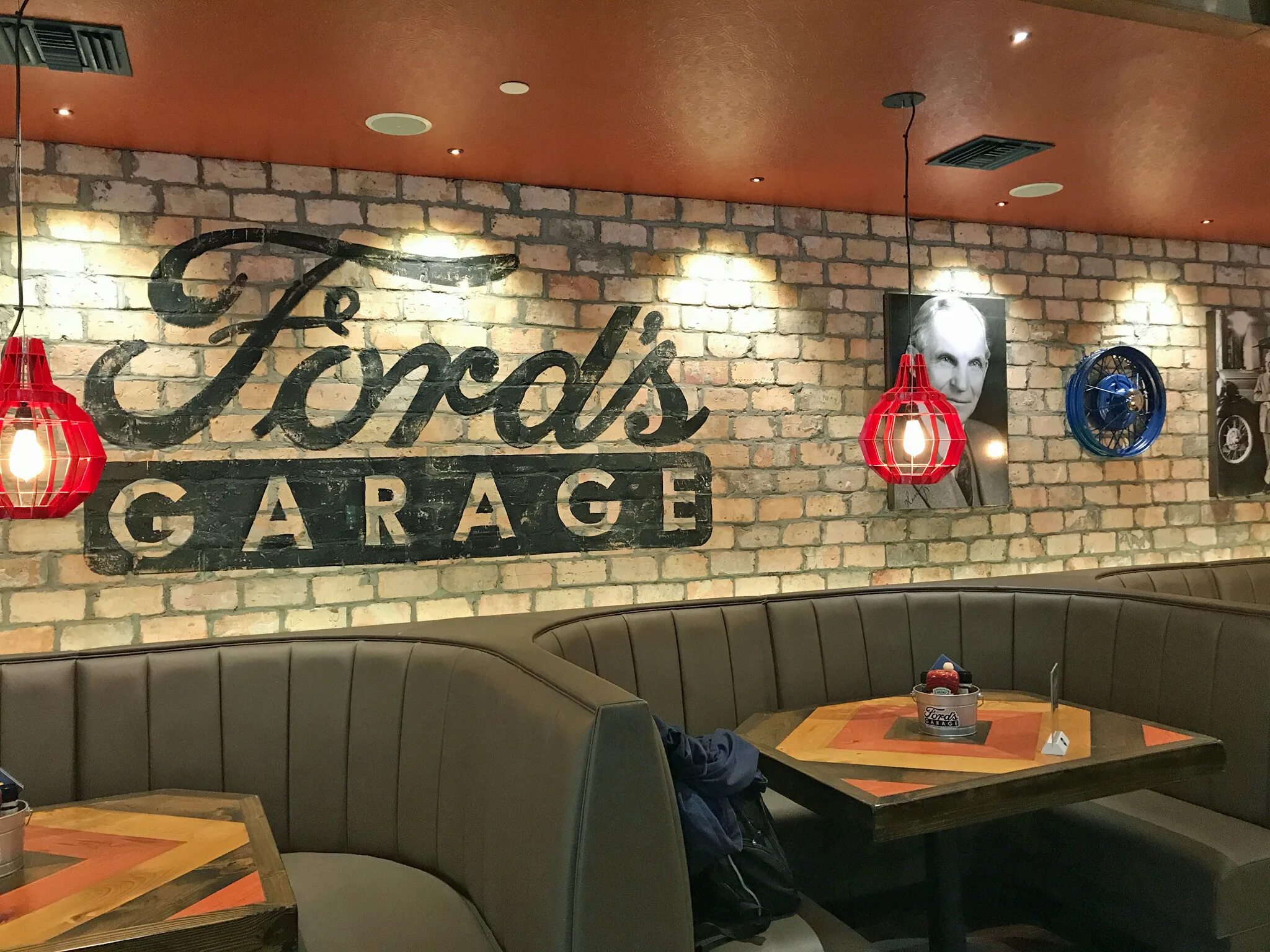 Форд гараж народного. Ford garage. Форд гараж блог. Машина форд в гараже. Gad13 garage ford.