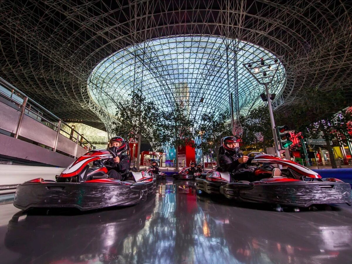 Феррари парк аттракционы. Ferrari World Абу-Даби. Феррари парк Абу Даби. Ferrari парк в Абу Даби аттракционы. Феррари парк Дубай аттракционы.