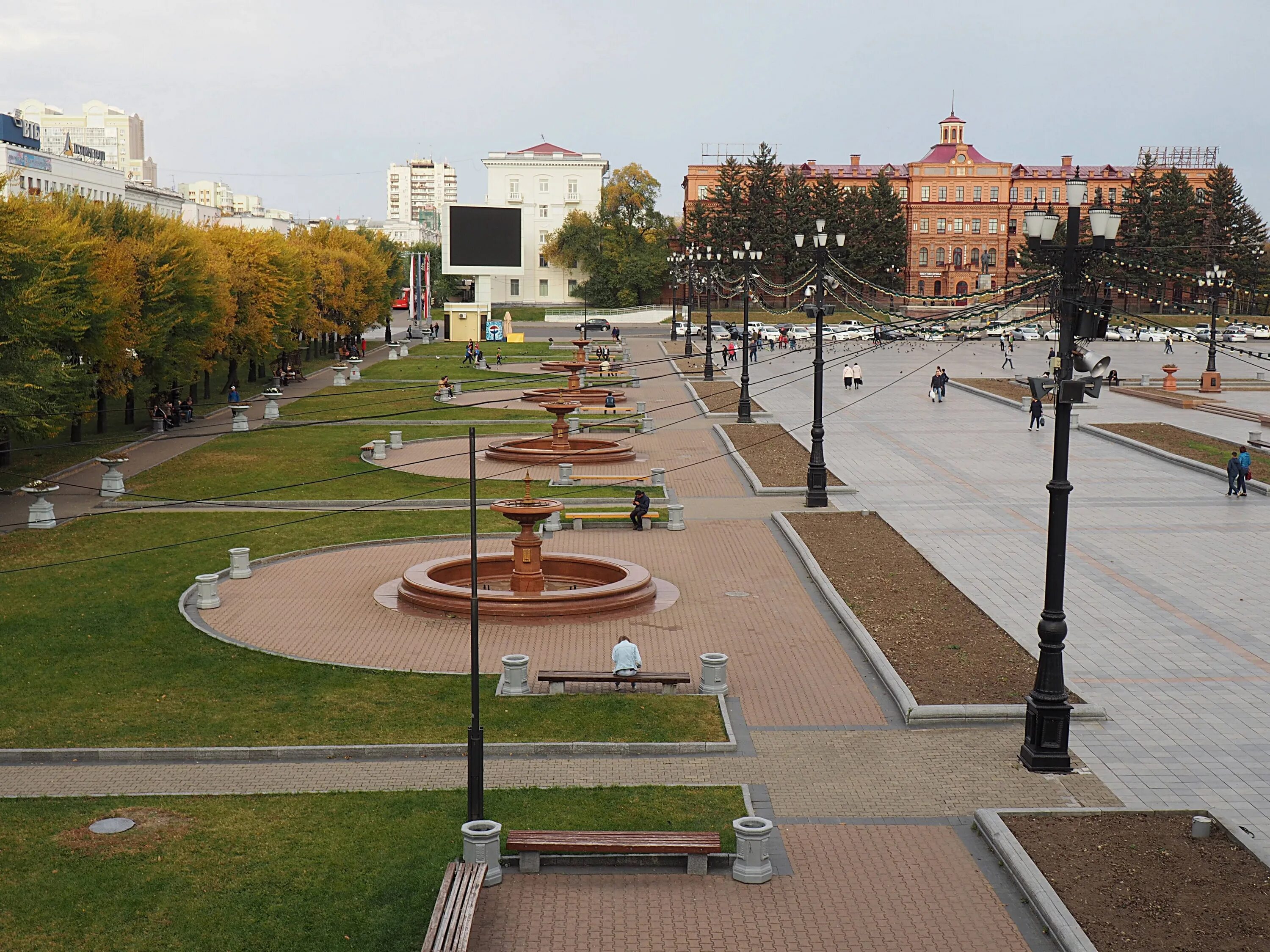 Площадь хабаровска. Площадь им ленина хабаровск. центральная площадь города хабаровска. достопримечательности хабаровска площадь ленина. площадь хабаровска аллея.