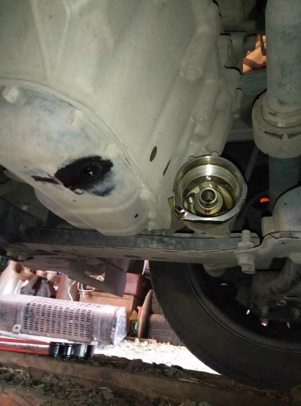 Акпп тойота королла 120. 0888581001 toyota масло мкпп. Масло в акпп тойота королла 120. Тойота королла 150 кузов замена масла в двигателе. Масляный фильтр тойота королла е150.