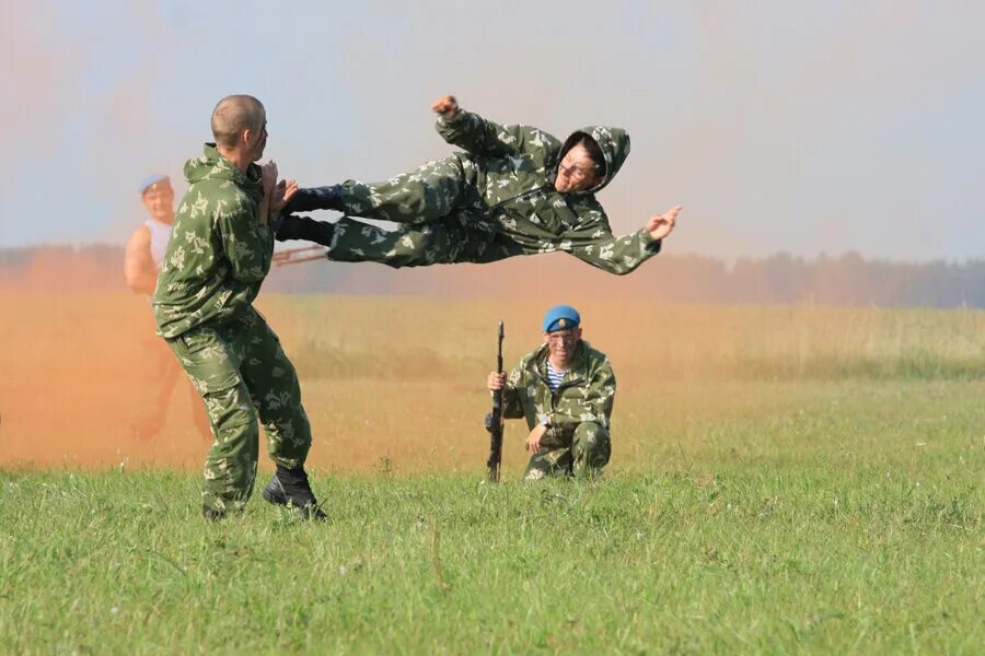 Военное нападение россии. Спецназ ВДВ рукопашный бой. Спецназ учения. Спецназ России тренировки. Военная подготовка спецназ.