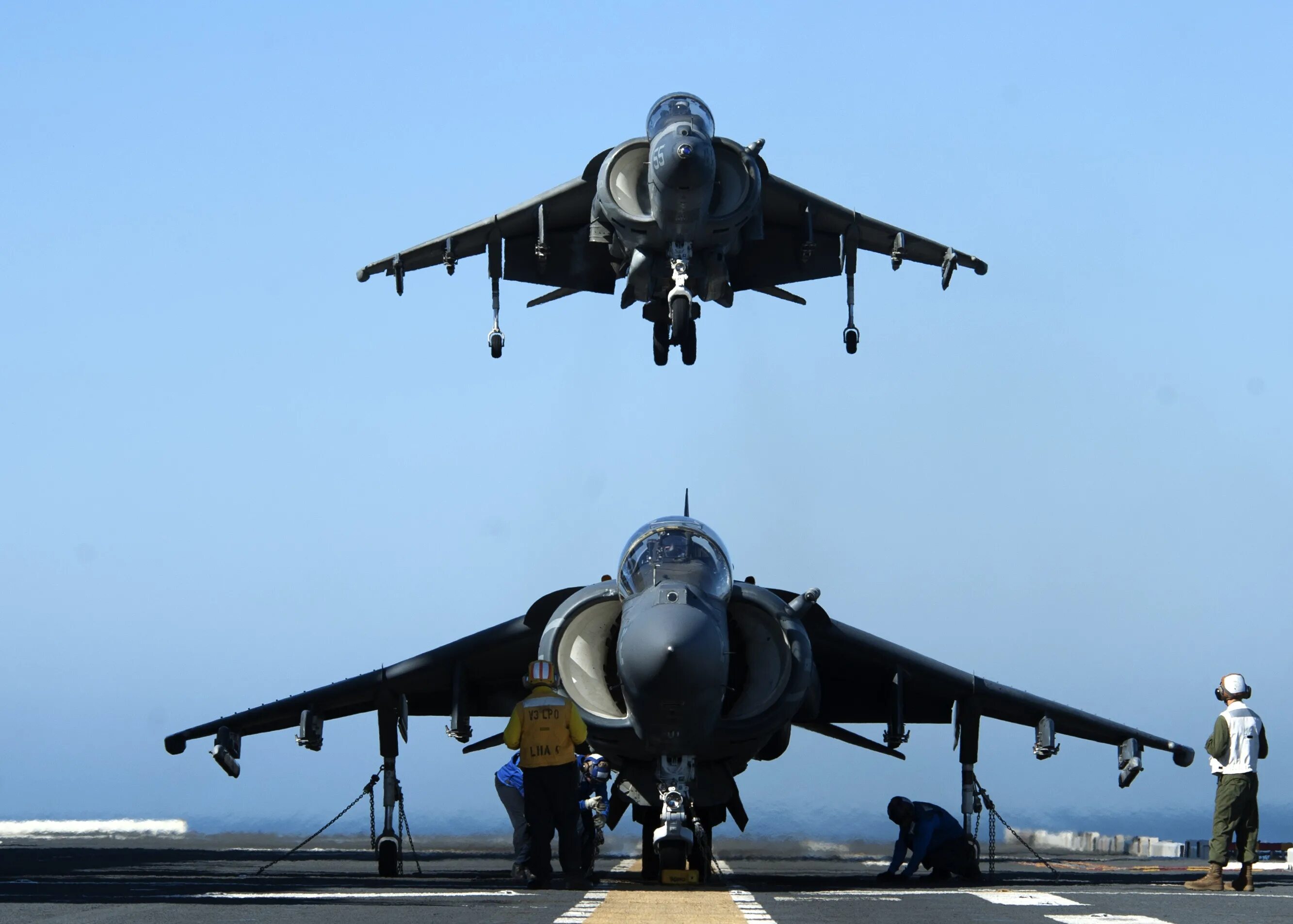 Посадка истребителя. Av-8b Harrier II. USMC av8b 'Harrier II'. Av-8b Harrier. Av-8b Штурмовик.