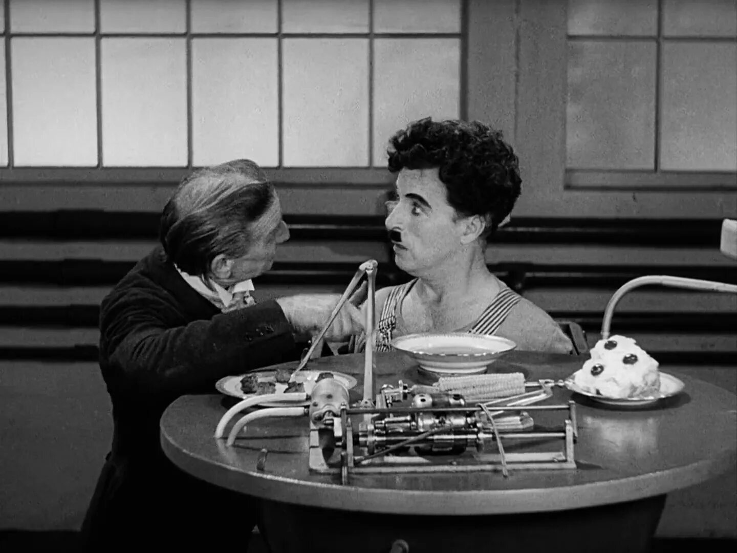 Charlie chaplin. новые времена чарли. чарли чаплин 1936. чарли чаплин 1936. новые времена чарли.