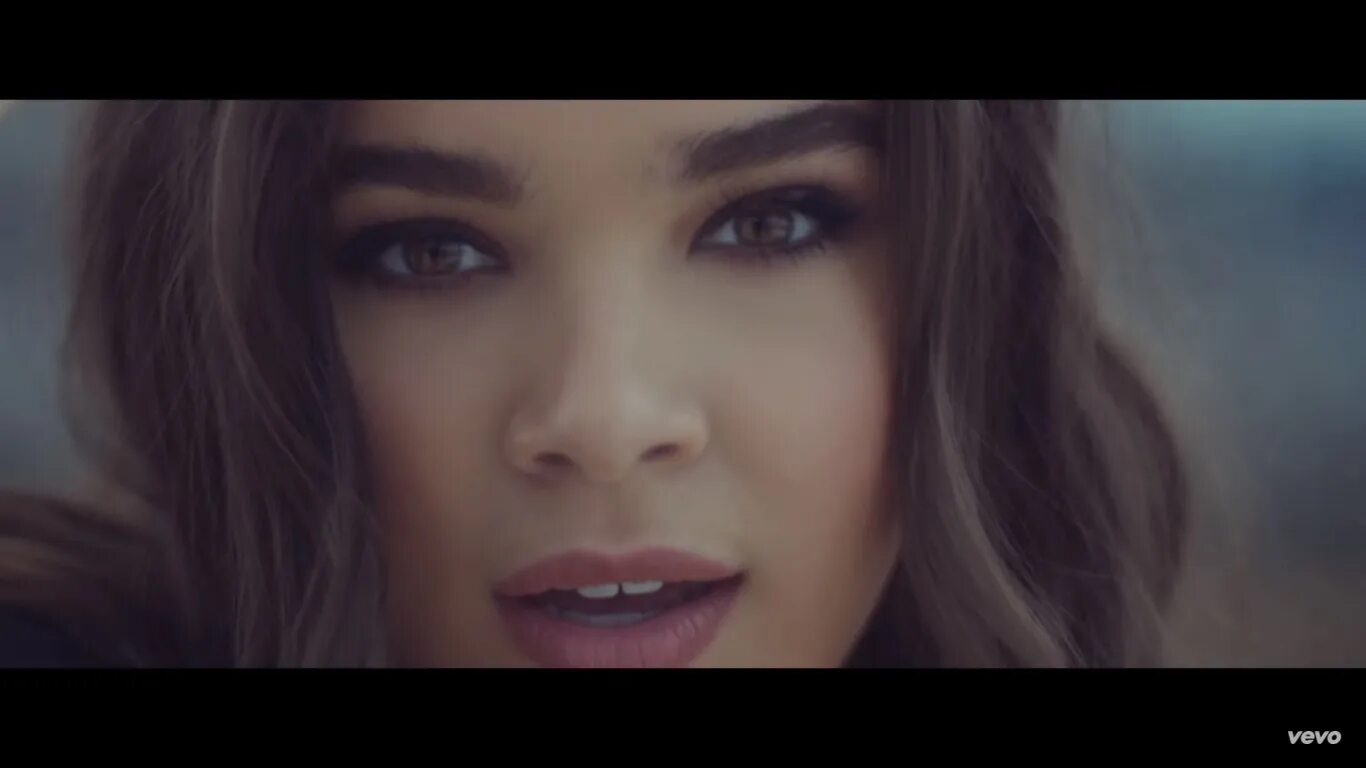 Клипы замечательно. Хейли Стайнфелд Love myself. Hailee Love myself. Hailee Steinfeld обои. Hailee Steinfeld CD.