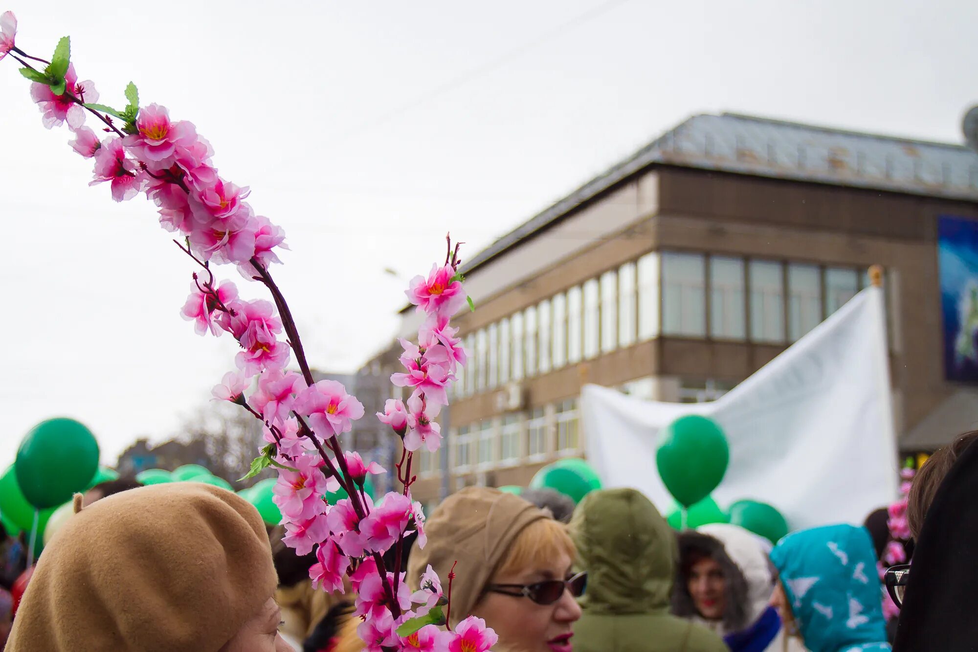 С праздником весны 1 мая. Оформление к 1 мая. Лицензия ук на управление мкд. Поздравления с 1 мая коллегам. Открытка 1 мая праздник весны и труда.
