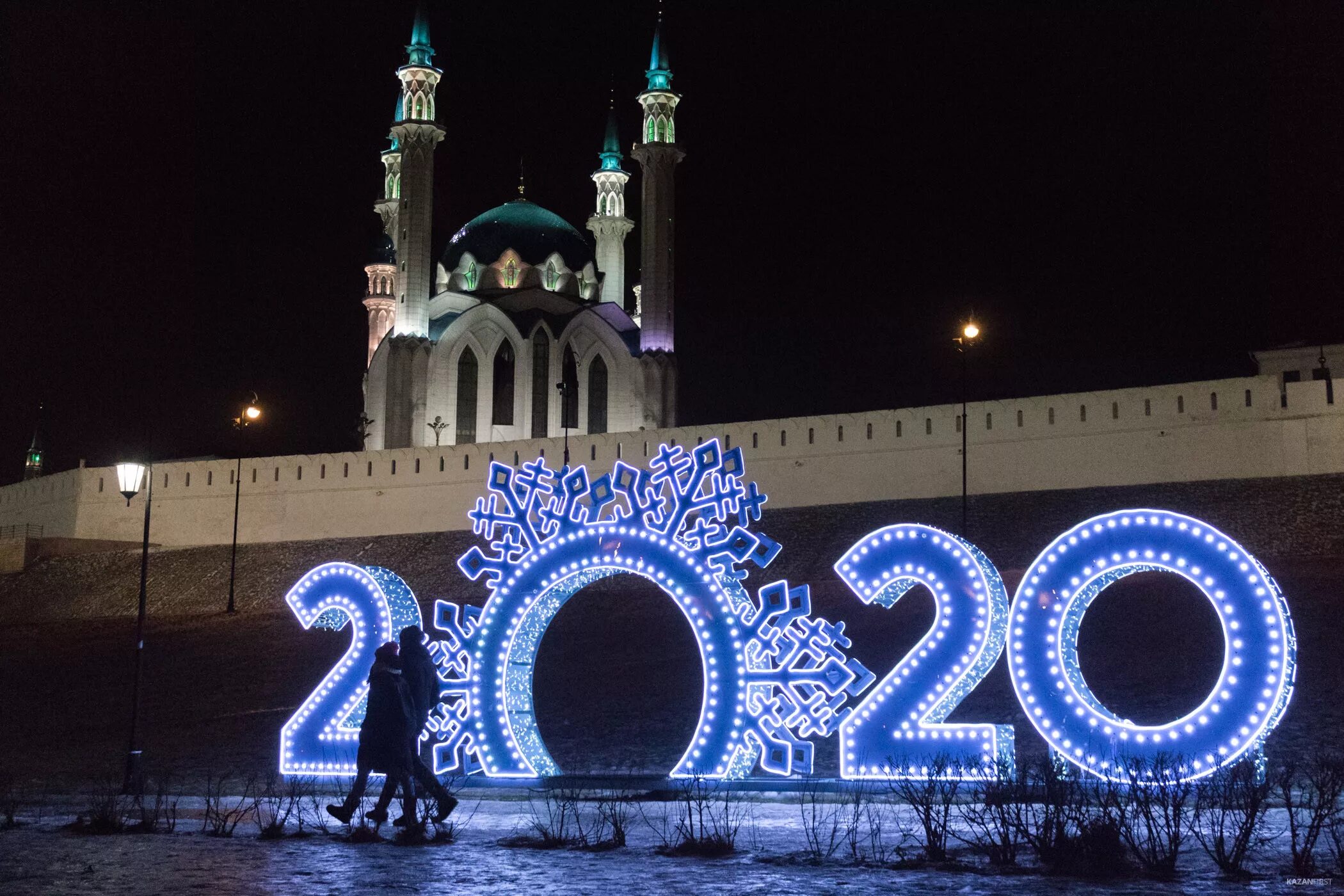 Новый год татарск. Ночная Казань 2022. Казань иллюминация 2022. Казань в новый 2020. Мусульманский новый год.