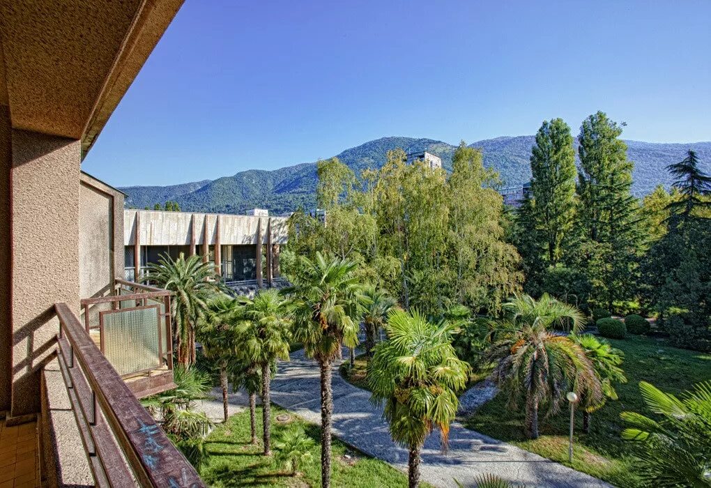 Гагра пансионат гагра. Пансионат антилла гагра. Пансионат скала абхазия. Отель мидель гагра абхазия. Мидель-гагра пансионат.