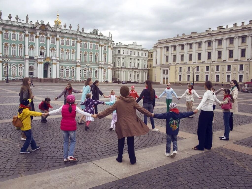 миссионерский отдел спб епархия. патриотические каникулы в эрмитаже. строгановский дворец очередь сегодня. концерты в спб на дворцовой площади. туристы в санкт-петербурге.