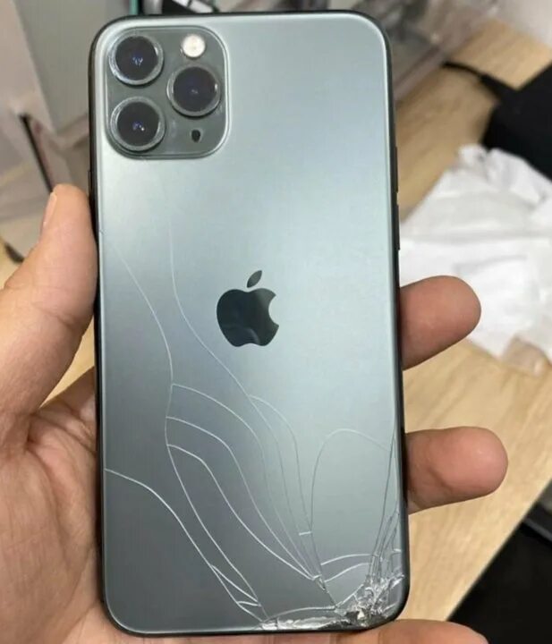 Замена задней крышки iphone 12 pro. Айфон 11 Промакс. Задняя крышка айфон 12 Промакс.