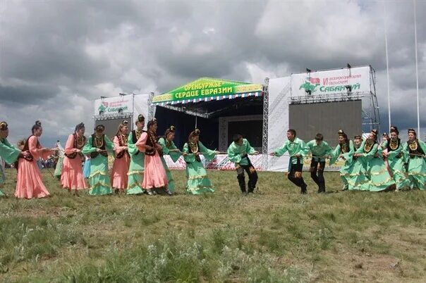 Погода в татарском каргале. Татарская Каргала Всероссийский Сабантуй. Сабантуй в Верхнем Берсуте Мамадышский район. Татарская Каргала Оренбург.