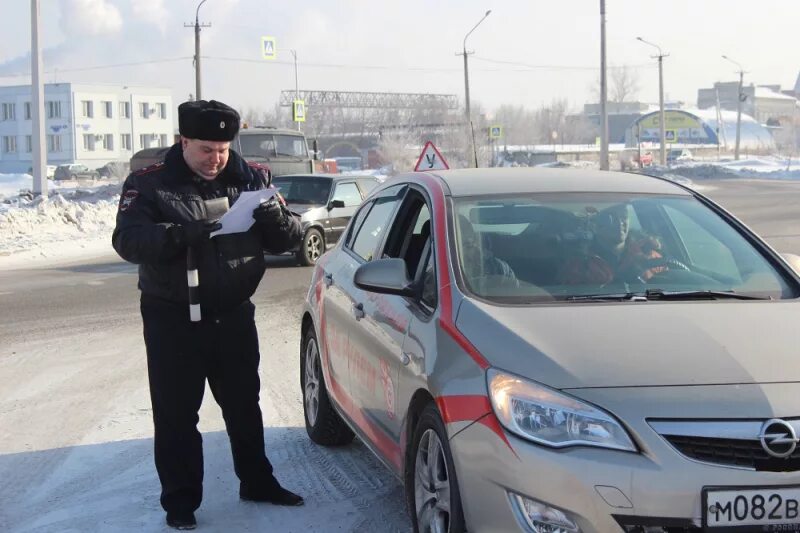 Сайт гибдд новокузнецк. Дадаев инспектор ГИБДД Новокузнецк.